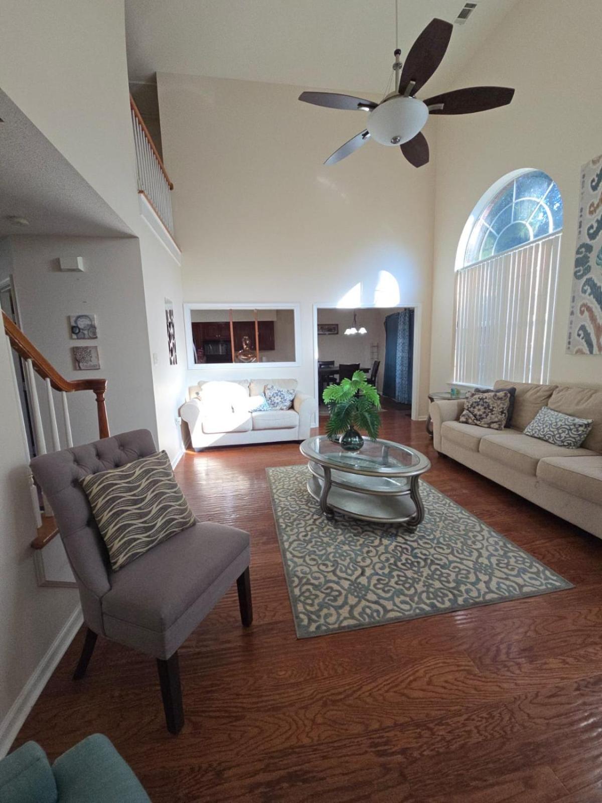 Spacious And Charming Holiday home *